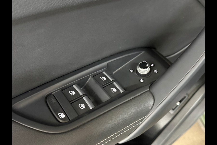 Audi Q5 Sportback 50 TFSI e S-line edition | Luchtvering | District Green | Ambient | Matrix-LED / OLED | Business-Pack | CarPlay