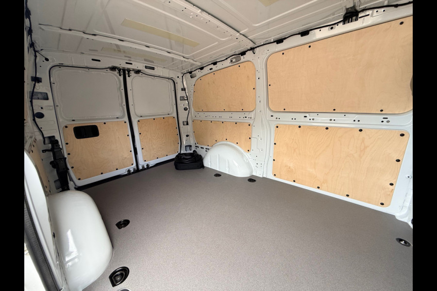 Mercedes-Benz eVito 112 66 kWh SoH 97,6 % AC + DC Snelladen L2 Lang - LM - Camera - 3 Zits - Betimmerd