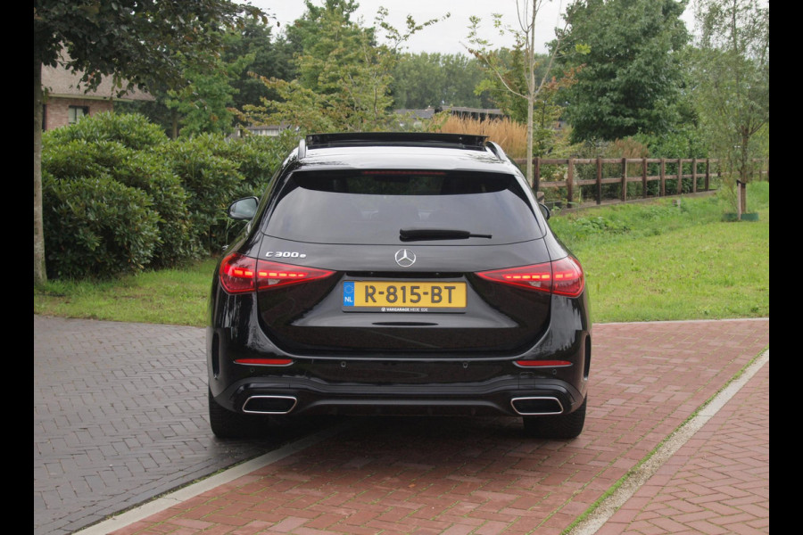 Mercedes-Benz C-Klasse Estate 300 e AMG Line | Panoramadak | Camera | Sfeerverlichting | Burmester | NL-Auto |