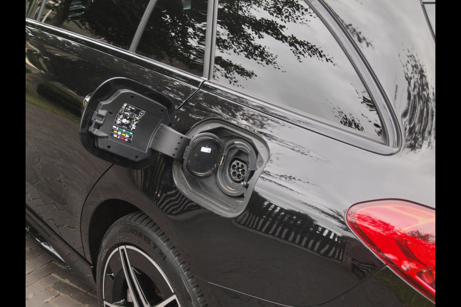 Mercedes-Benz C-Klasse Estate 300 e AMG Line | Panoramadak | Camera | Sfeerverlichting | Burmester | NL-Auto |