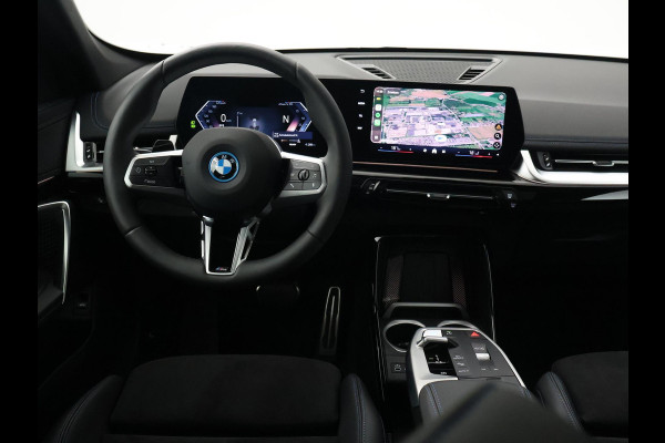 BMW iX1 eDrive20 67 kWh M-SPORT *46 KM NIEUW* + PANORAMA | PREMIUM | 19 INCH | M-REMMEN