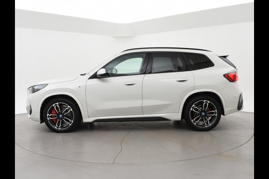 BMW iX1 eDrive20 67 kWh M-SPORT *46 KM NIEUW* + PANORAMA | PREMIUM | 19 INCH | M-REMMEN