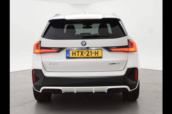 BMW iX1 eDrive20 67 kWh M-SPORT *46 KM NIEUW* + PANORAMA | PREMIUM | 19 INCH | M-REMMEN