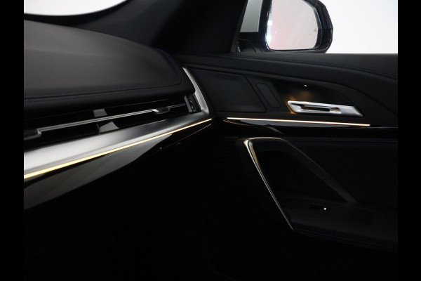 BMW iX1 eDrive20 67 kWh M-SPORT *46 KM NIEUW* + PANORAMA | PREMIUM | 19 INCH | M-REMMEN