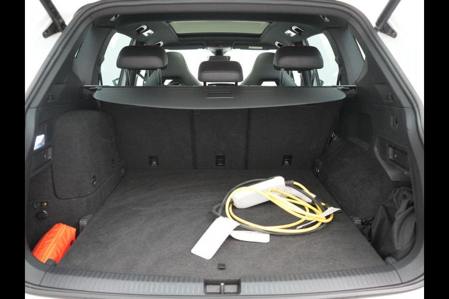 Seat Tarraco 1.4 TSI e-Hybrid FR Business Intense PHEV 245pk Dealer O.H. | Trekhaak Af Fabriek | Panodak | Adaptive Cruise | 360 Camera | Sportstoelen Memory & Verwarmd | Keyless | Blis | Stuur Verwarmd | Apple Carplay | Navigatie | DAB | 20" L.M | Plug In Hybrid