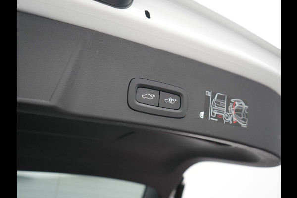 Volvo XC40 T5 Recharge R-Design PHEV 262pk Dealer O.H. | Panodak | Adaptive Cruise | 360 Camera | Harman / Kardon | Blis | Keyless | Apple Carplay | Navigatie | DAB | Virtual Cockpit | Pilot Assist | 19"L.M | Plug In Hybrid |
