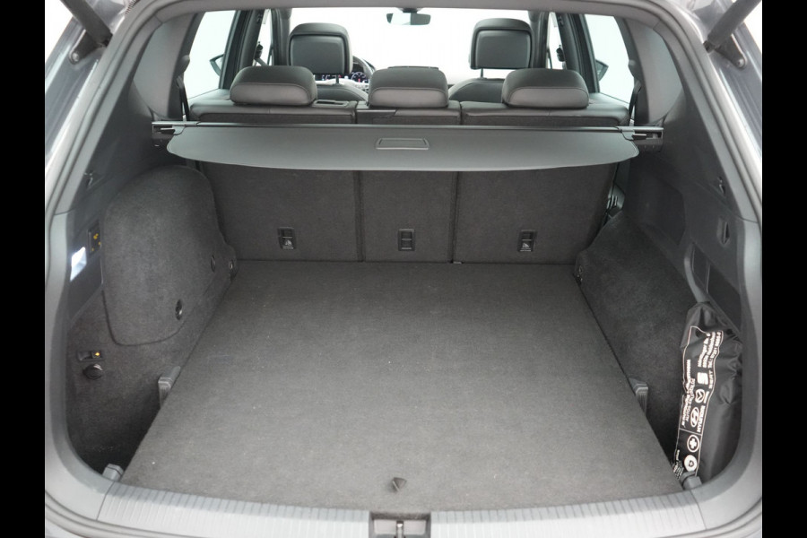 Seat Tarraco 1.4 TSI e-Hybrid FR Business Intense PHEV 245pk Dealer O.H. | Trekhaak Af Fabriek | Panodak | Adaptive Cruise | 360 Camera | Lederen Sportstoelen Memory & Verwarmd | Keyless | Blis | Stuur Verwarmd | Apple Carplay | Navigatie | DAB | 20"L.M | Plug In Hybrid |