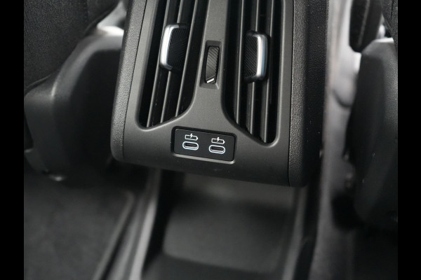 BMW iX1 xDrive30 67 kWh 313pk Dealer O.H. | Trekhaak Af Fabriek | Camera | Adaptief M Onderstel | Voorstoelen Verwarmd | Blis | Keyless | Apple Carplay | Adaptive LED | Sfeerverlichting | Widescreen Navi | DAB |