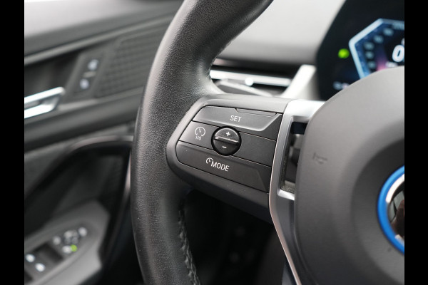 BMW iX1 xDrive30 67 kWh 313pk Dealer O.H. | Trekhaak Af Fabriek | Camera | Adaptief M Onderstel | Voorstoelen Verwarmd | Blis | Keyless | Apple Carplay | Adaptive LED | Sfeerverlichting | Widescreen Navi | DAB |