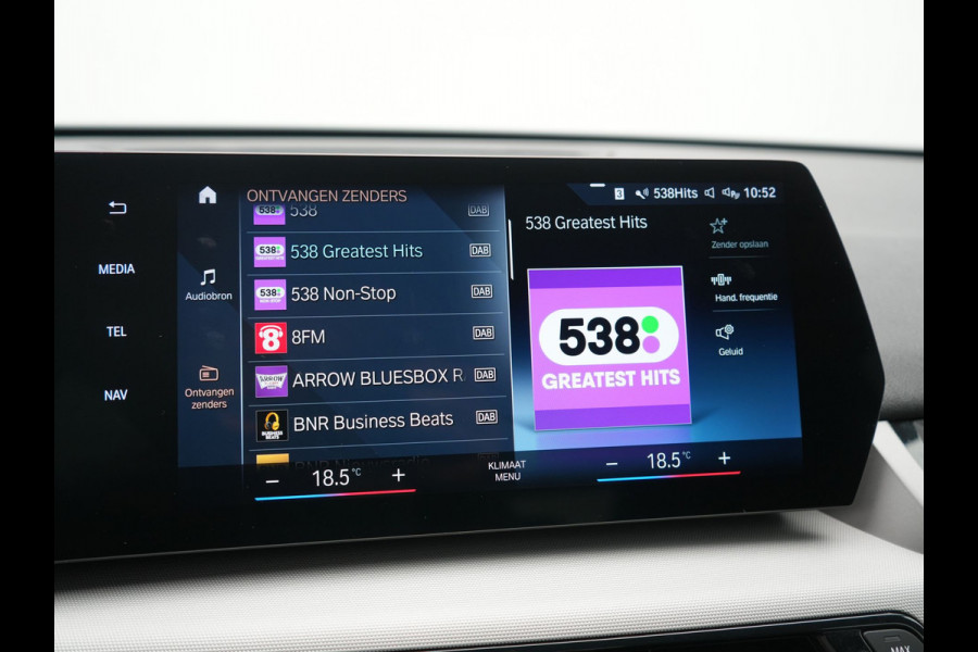 BMW iX1 xDrive30 67 kWh 313pk Dealer O.H. | Trekhaak Af Fabriek | Camera | Adaptief M Onderstel | Voorstoelen Verwarmd | Blis | Keyless | Apple Carplay | Adaptive LED | Sfeerverlichting | Widescreen Navi | DAB |