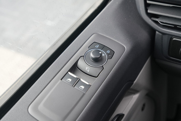 Ford E-Transit Custom 340 L2H1 Sport 71 kWh 218pk - 2x Schuif - ACC - B&O - Navi - Stoel/Stuurverwarming - 360 Camera - Trekhaak - Rijklaar