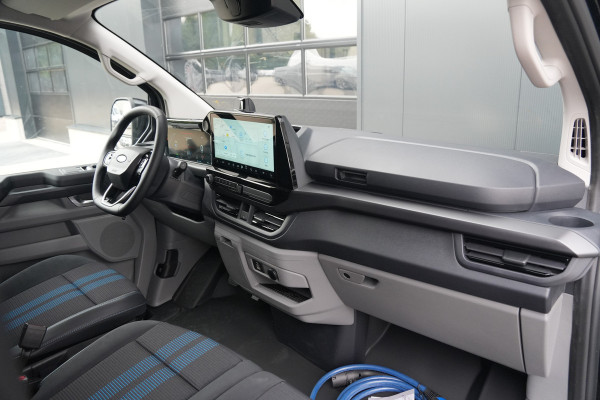 Ford E-Transit Custom 340 L2H1 Sport 71 kWh 218pk - 2x Schuif - ACC - B&O - Navi - Stoel/Stuurverwarming - 360 Camera - Trekhaak - Rijklaar