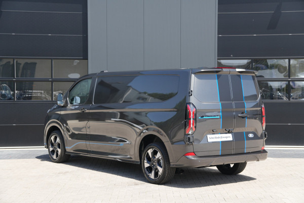 Ford E-Transit Custom 340 L2H1 Sport 71 kWh 218pk - 2x Schuif - ACC - B&O - Navi - Stoel/Stuurverwarming - 360 Camera - Trekhaak - Rijklaar