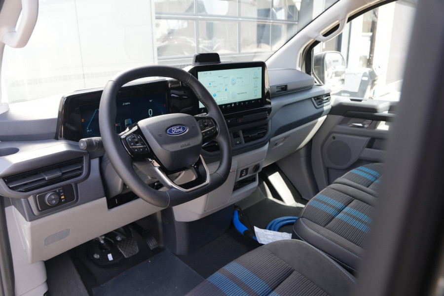 Ford E-Transit Custom 340 L2H1 Sport 71 kWh 218pk - 2x Schuif - ACC - B&O - Navi - Stoel/Stuurverwarming - 360 Camera - Trekhaak - Rijklaar