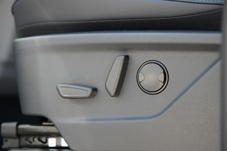 Ford E-Transit Custom 340 L2H1 Sport 71 kWh 218pk - 2x Schuif - ACC - B&O - Navi - Stoel/Stuurverwarming - 360 Camera - Trekhaak - Rijklaar