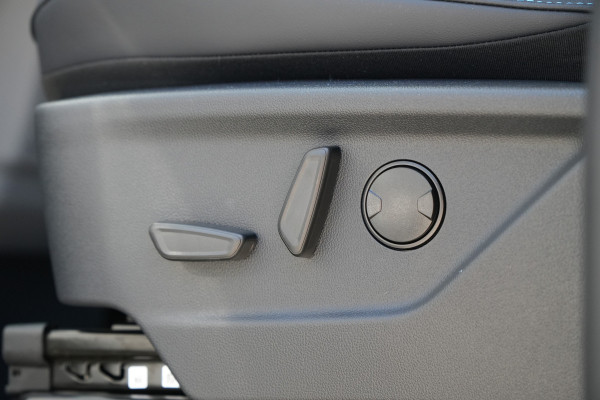 Ford E-Transit Custom 340 L2H1 Sport 71 kWh 218pk - 2x Schuif - ACC - B&O - Navi - Stoel/Stuurverwarming - 360 Camera - Trekhaak - Rijklaar