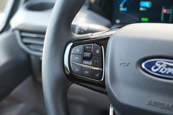 Ford E-Transit Custom 340 L2H1 Sport 71 kWh 218pk - 2x Schuif - ACC - B&O - Navi - Stoel/Stuurverwarming - 360 Camera - Trekhaak - Rijklaar