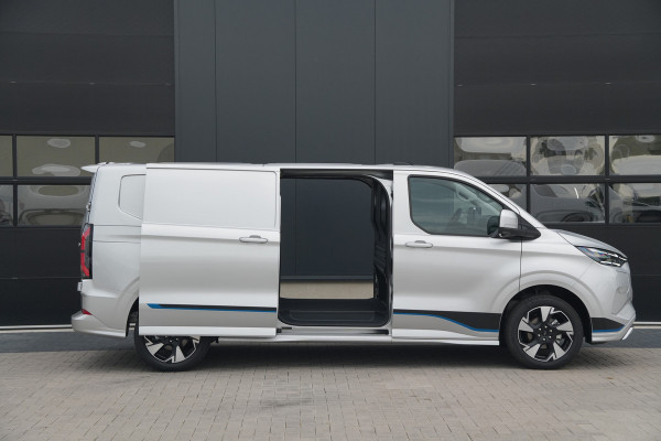 Ford E-Transit Custom 340 L2H1 Sport 71 kWh 218pk - 2x Schuif - ACC - B&O - Navi - Stoel/Stuurverwarming - 360 Camera - Trekhaak - Rijklaar