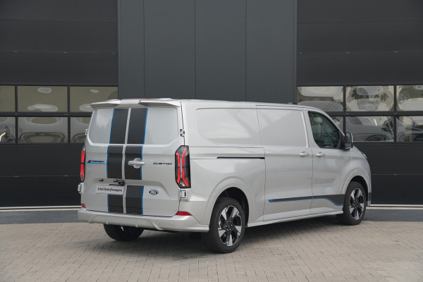 Ford E-Transit Custom 340 L2H1 Sport 71 kWh 218pk - 2x Schuif - ACC - B&O - Navi - Stoel/Stuurverwarming - 360 Camera - Trekhaak - Rijklaar