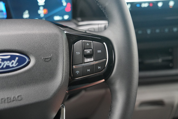 Ford E-Transit Custom 340 L2H1 Sport 71 kWh 218pk - 2x Schuif - ACC - B&O - Navi - Stoel/Stuurverwarming - 360 Camera - Trekhaak - Rijklaar