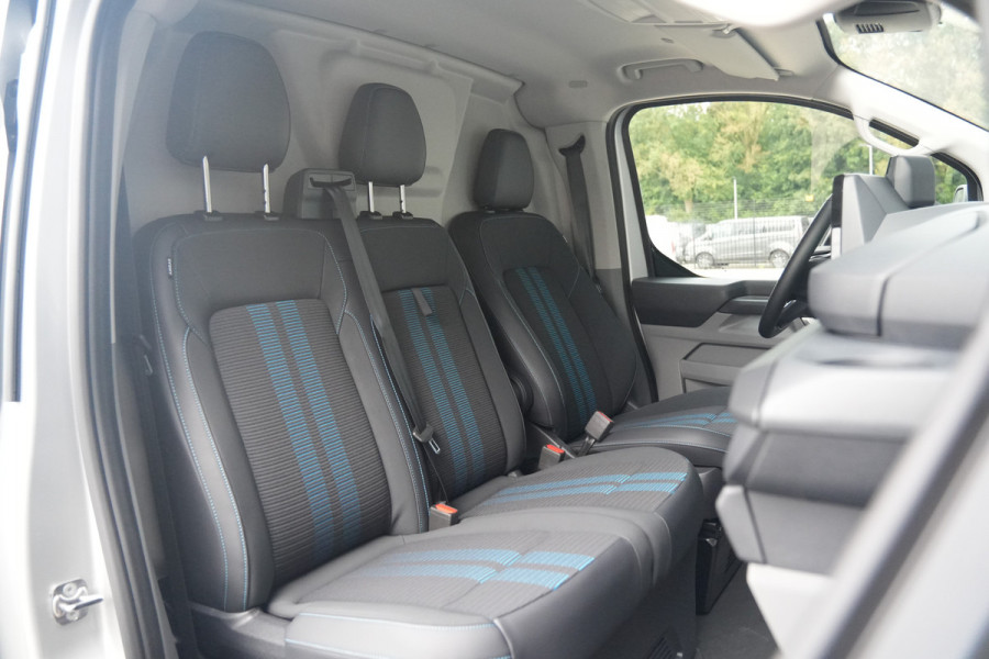 Ford E-Transit Custom 340 L2H1 Sport 71 kWh 218pk - 2x Schuif - ACC - B&O - Navi - Stoel/Stuurverwarming - 360 Camera - Trekhaak - Rijklaar