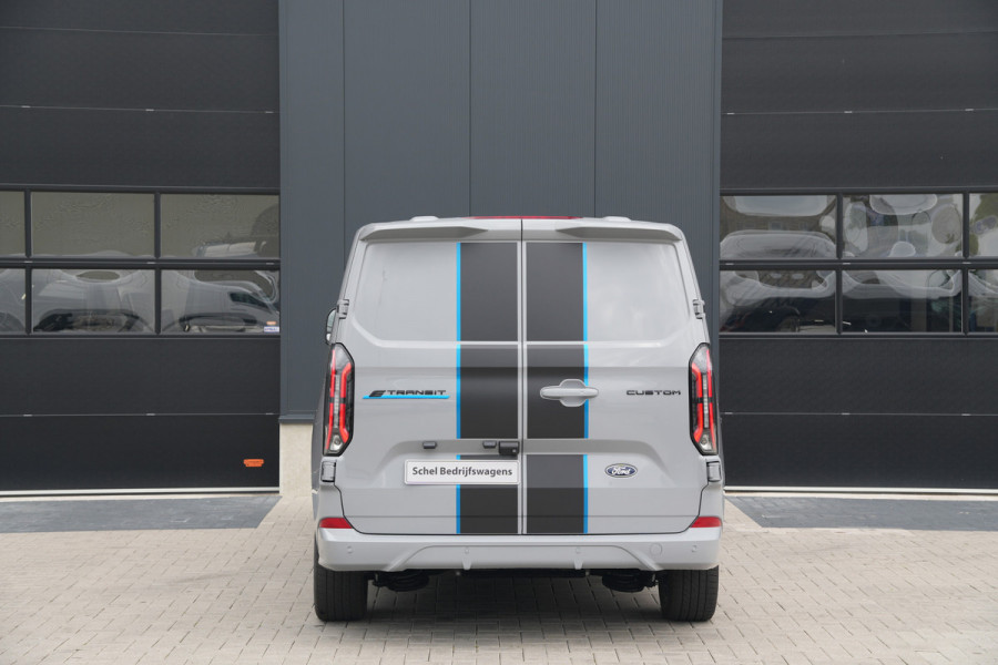 Ford E-Transit Custom 340 L2H1 Sport 71 kWh 218pk - 2x Schuif - ACC - B&O - Navi - Stoel/Stuurverwarming - 360 Camera - Trekhaak - Rijklaar