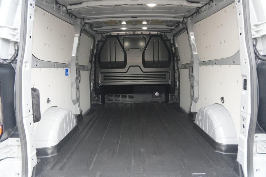 Ford E-Transit Custom 340 L2H1 Sport 71 kWh 218pk - 2x Schuif - ACC - B&O - Navi - Stoel/Stuurverwarming - 360 Camera - Trekhaak - Rijklaar