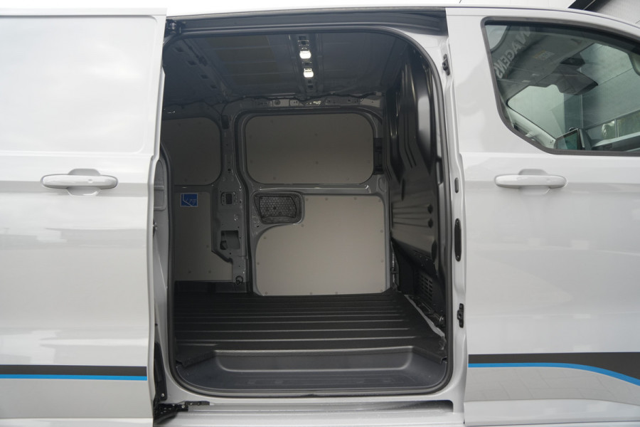 Ford E-Transit Custom 340 L2H1 Sport 71 kWh 218pk - 2x Schuif - ACC - B&O - Navi - Stoel/Stuurverwarming - 360 Camera - Trekhaak - Rijklaar