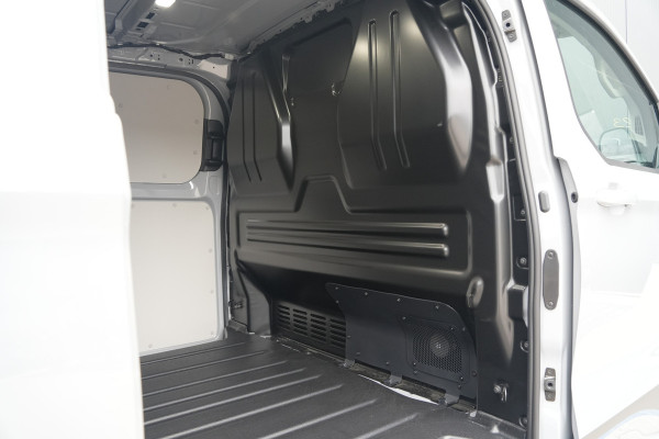 Ford E-Transit Custom 340 L2H1 Sport 71 kWh 218pk - 2x Schuif - ACC - B&O - Navi - Stoel/Stuurverwarming - 360 Camera - Trekhaak - Rijklaar