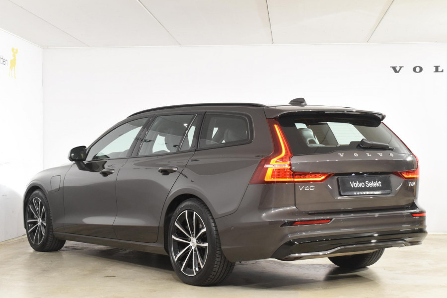 Volvo V60 T6 350PK Plug-in hybrid AWD Plus Dark / Adaptive Cruise Control / 360 Camera / Harman Kardon / Stoel- en stuurverwarming / Stoelverwarming achter /  Trekhaak / Elektrische stoelen met geheugen / Elektrische achterklep