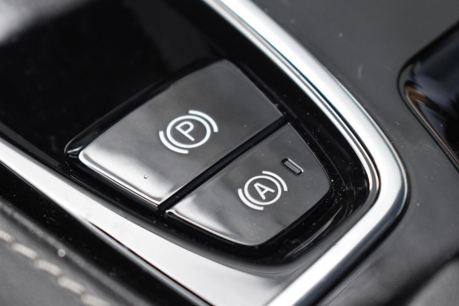 Volvo V60 T6 350PK Plug-in hybrid AWD Plus Dark / Adaptive Cruise Control / 360 Camera / Harman Kardon / Stoel- en stuurverwarming / Stoelverwarming achter /  Trekhaak / Elektrische stoelen met geheugen / Elektrische achterklep