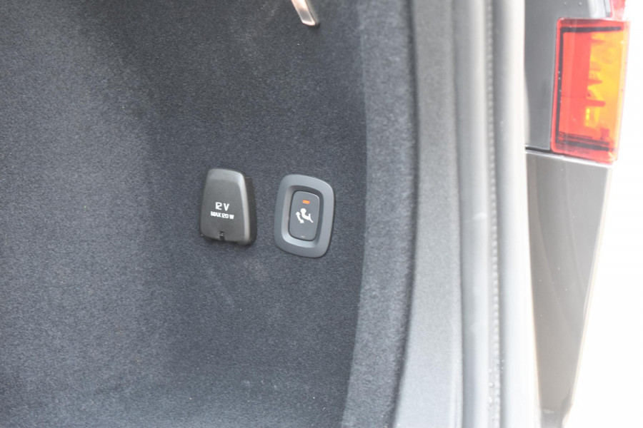Volvo V60 T6 350PK Plug-in hybrid AWD Plus Dark / Adaptive Cruise Control / 360 Camera / Harman Kardon / Stoel- en stuurverwarming / Stoelverwarming achter /  Trekhaak / Elektrische stoelen met geheugen / Elektrische achterklep