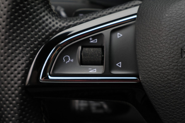 Škoda Karoq 1.5 TSI ACT Sportline Business Camera, Virtual Cockpit, Trekhaak, Canton Sound, Keyless, PDC