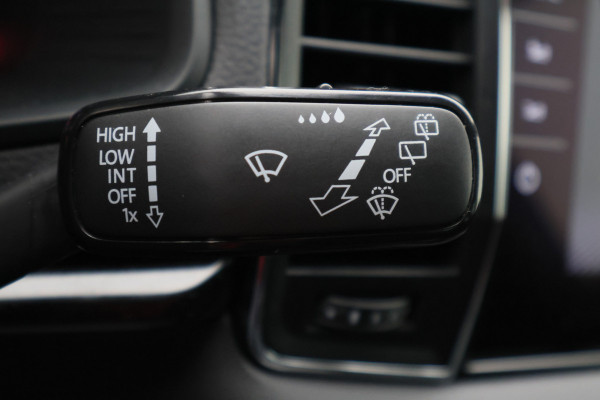 Škoda Karoq 1.5 TSI ACT Sportline Business Camera, Virtual Cockpit, Trekhaak, Canton Sound, Keyless, PDC