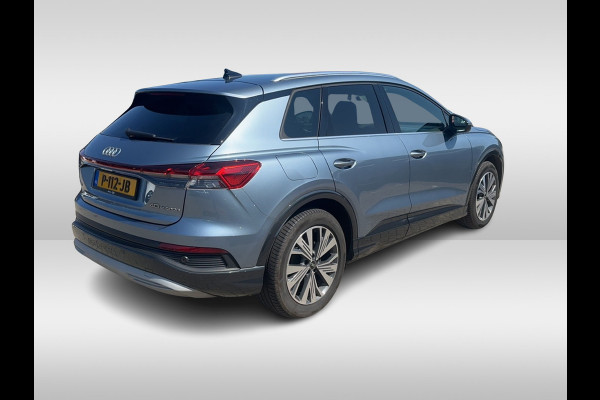 Audi Q4 e-tron 40 Advanced edition 77 kWh / SoH 92,1% / Trekhaak / Camera / Head-up / CarPlay / Matrix LED / 19'' / Warmtepomp / Dodehoek / DAB / ACC