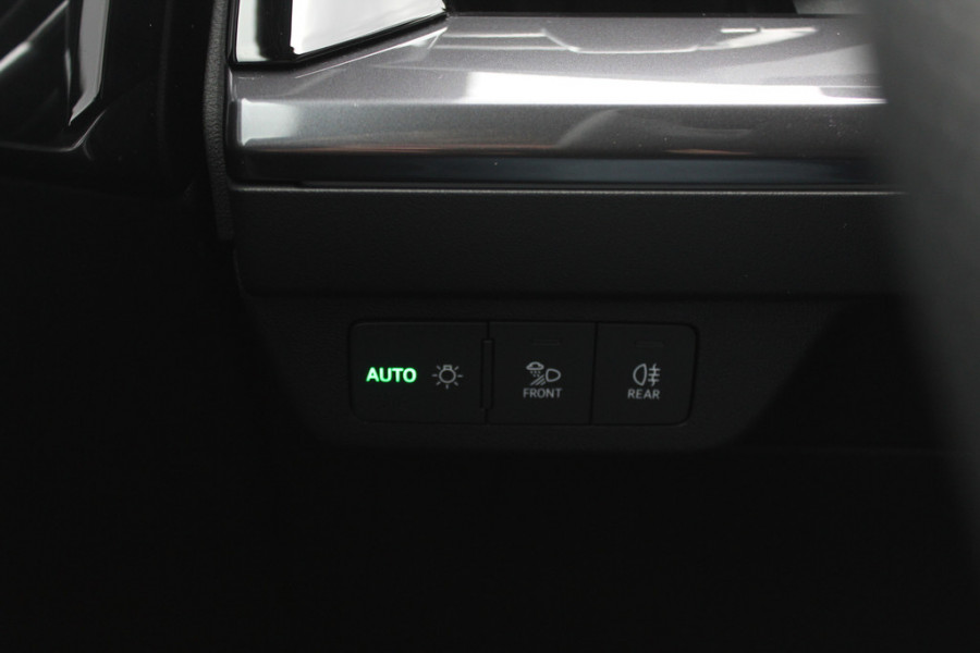 Audi Q4 e-tron 40 Advanced edition 77 kWh / SoH 92,1% / Trekhaak / Camera / Head-up / CarPlay / Matrix LED / 19'' / Warmtepomp / Dodehoek / DAB / ACC