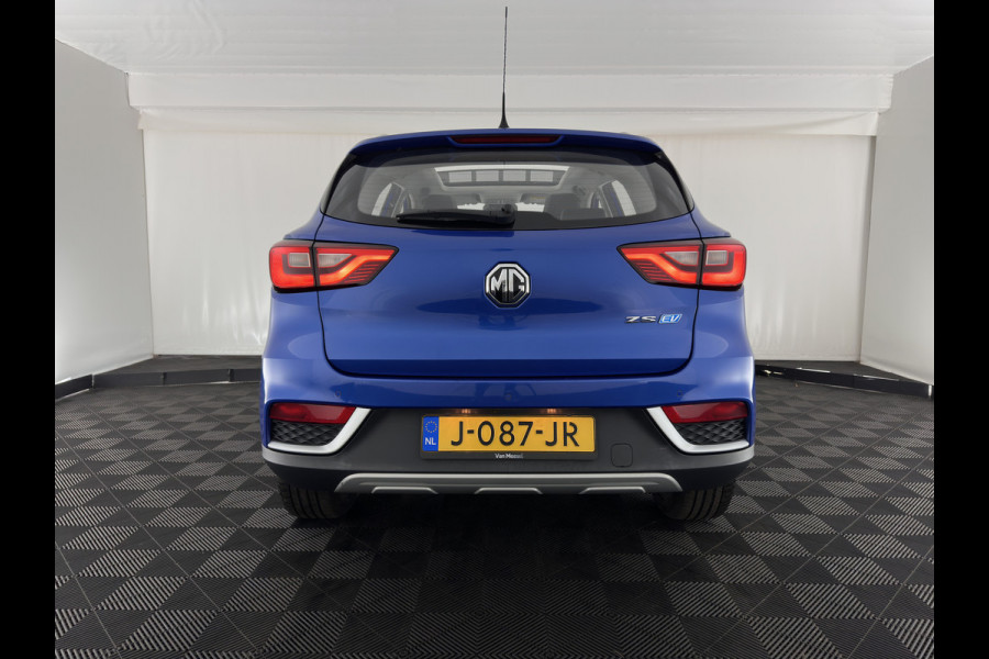 MG ZS EV Luxury 45 kWh {SoH-87%} (INCL-BTW) Aut. *PANO | LEATHER | CCS-FASTLOADER | KEYLESS | NAVI-FULLMAP | ADAPTIVE-CRUISE | CAMERA | HEATED-SPORTSEATS | CARPLAY | BLINDSPOT | DAB | LANE-ASSIST | 17''ALU*