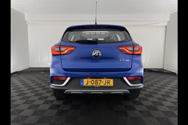 MG ZS EV Luxury 45 kWh {SoH-87%} (INCL-BTW) Aut. *PANO | LEATHER | CCS-FASTLOADER | KEYLESS | NAVI-FULLMAP | ADAPTIVE-CRUISE | CAMERA | HEATED-SPORTSEATS | CARPLAY | BLINDSPOT | DAB | LANE-ASSIST | 17''ALU*