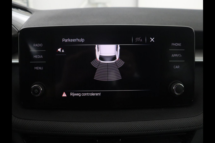 Škoda Fabia 1.0 MPI Ambition | Black Line | Cruise control | Park assist | Lederen stuurwiel | Carplay | Lichtmetaal 15'' |