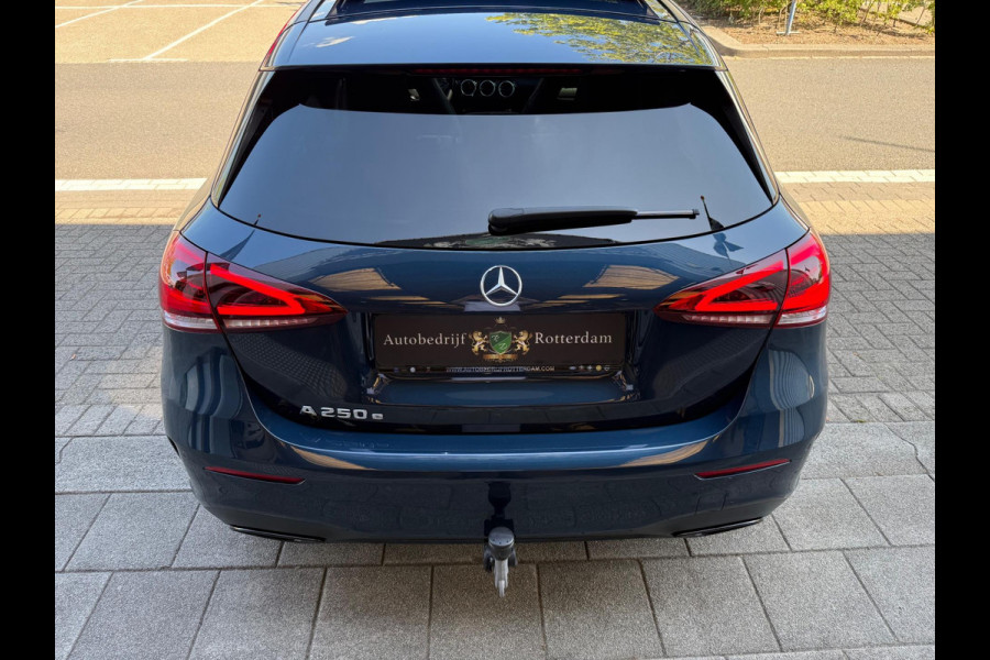Mercedes-Benz A-Klasse 250 e AMG LED/PDC/CAM/NAVI/LEER/LMV19