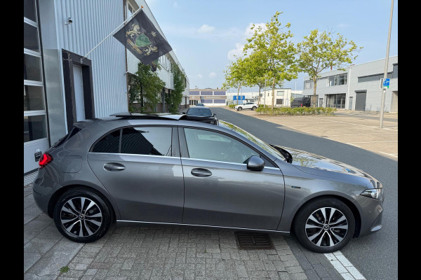 Mercedes-Benz A-Klasse 250 e AMG LED/PDC/CAM/LM17/LEER/NAVI