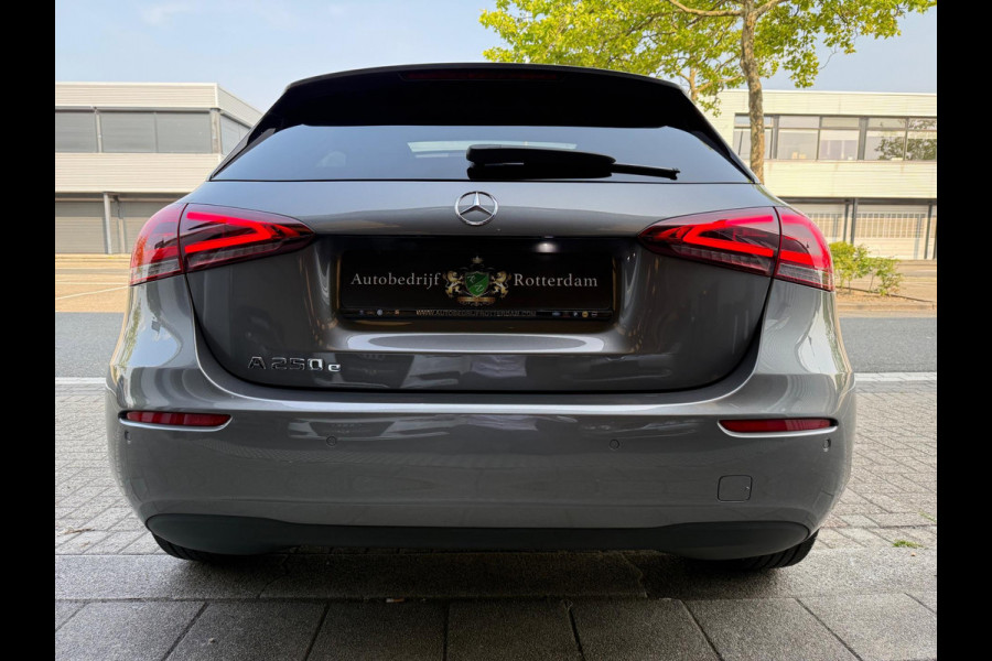 Mercedes-Benz A-Klasse 250 e AMG LED/PDC/CAM/LM17/LEER/NAVI