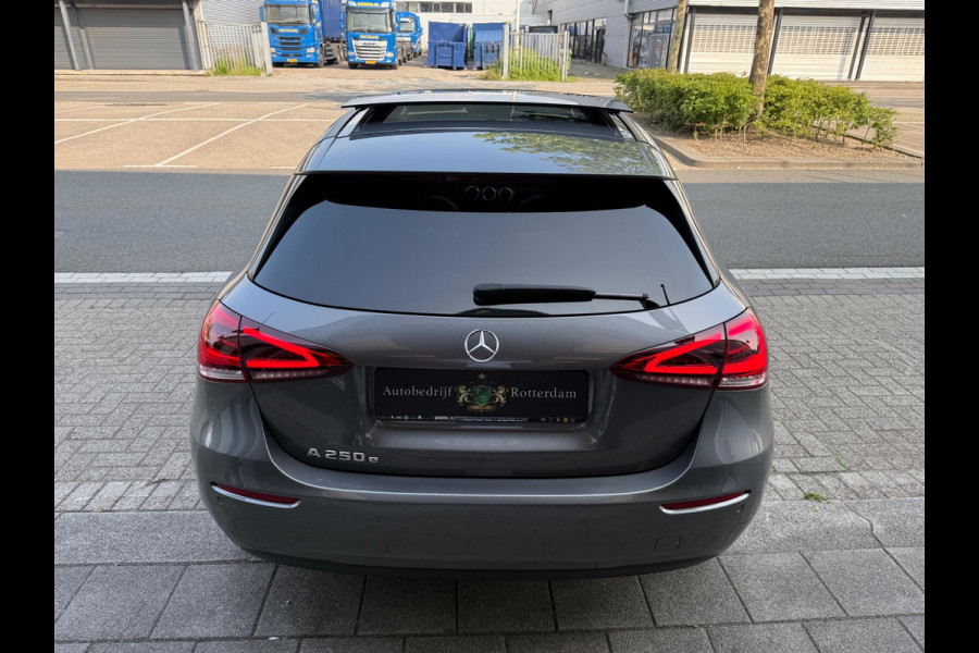 Mercedes-Benz A-Klasse 250 e AMG LED/PDC/CAM/LM17/LEER/NAVI