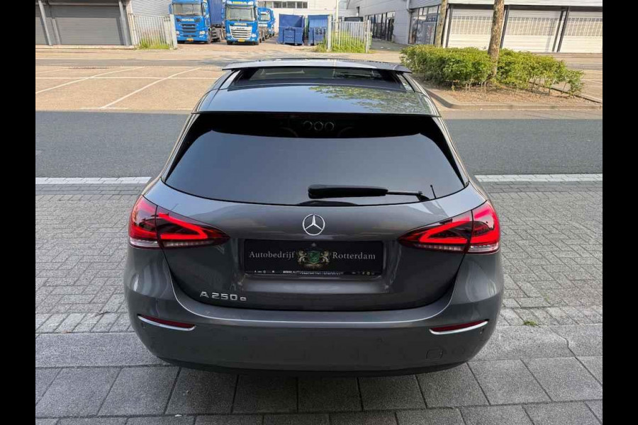 Mercedes-Benz A-Klasse 250 e AMG LED/PDC/CAM/LM17/LEER/NAVI