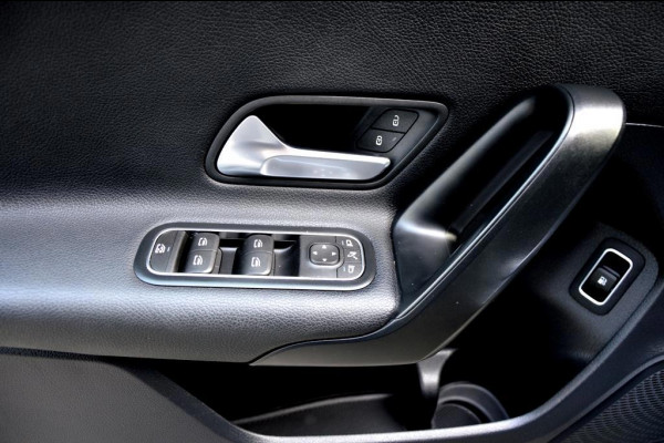 Mercedes-Benz A-Klasse 250 e AMG LED/PDC/CAM/LM17/LEER/NAVI