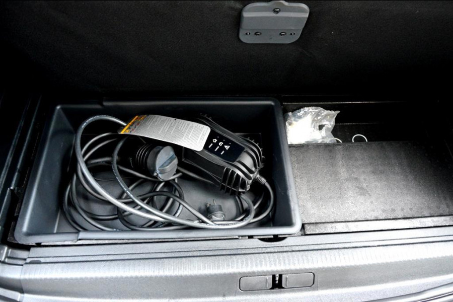 Peugeot 3008 1.6 HYbrid4 300 GT 300PK LMV19/NAVI/LEDER/360º