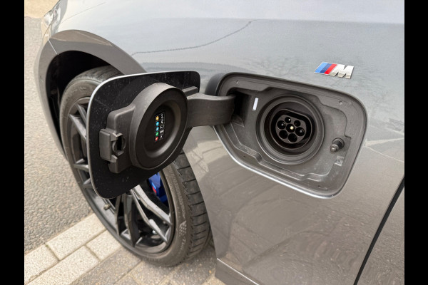 BMW 3-serie 330e High Executive AUT 292PK LED/LEER/NAV/LMV19