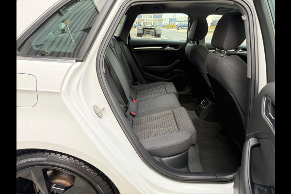 Audi A3 Sportback 1.5 TFSI S-tronic AUT ECC/PDC/LMV-18/NAVI
