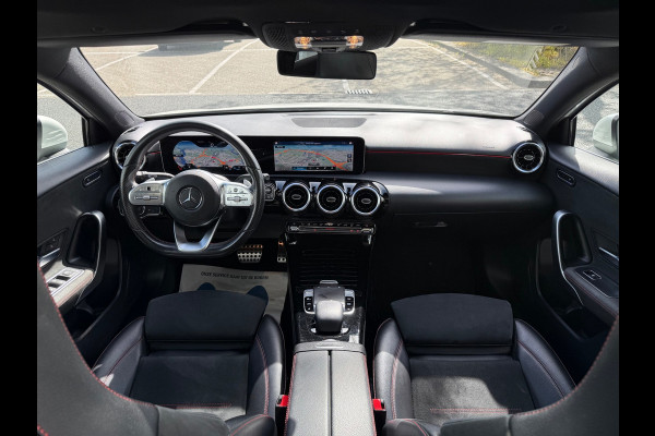 Mercedes-Benz A-Klasse 200 AMG LED/PDC/CAM/LEER/NAVI/LMV18