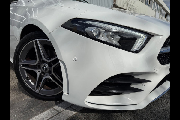 Mercedes-Benz A-Klasse 200 AMG LED/PDC/CAM/LEER/NAVI/LMV18